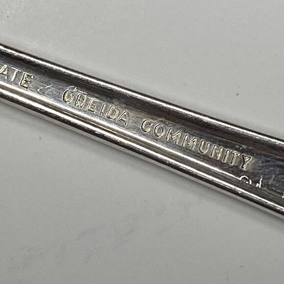 11 Tudor Plate Oneida Community Small Forks Flatware Queen Bess II Floral - Picture 10 of 11